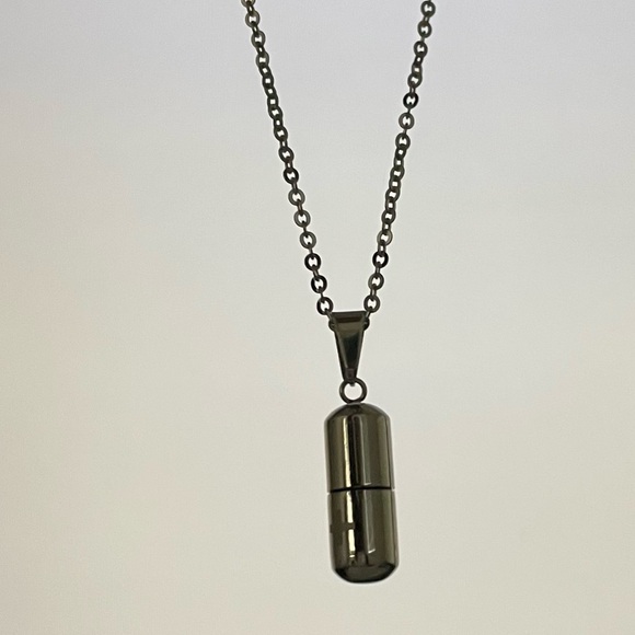 Necklace chain+charm- PILL open n’ close with surprise inside - for use storage - Picture 2 of 4